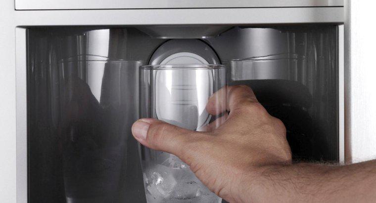 ¿Cómo funciona un dispensador de agua de refrigerador?