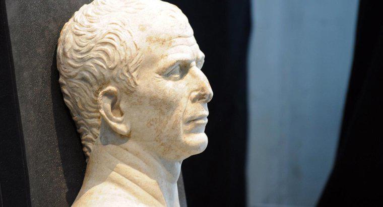 ¿Cuáles son algunas cosas malas sobre Julio César?