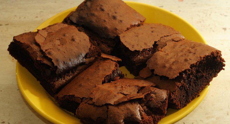 ¿Cómo se puede usar una mezcla para pastel en una receta de brownie?
