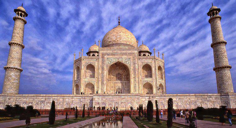 ¿Cuándo fue construido el Taj Mahal?