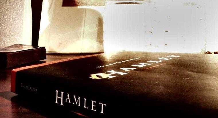 ¿Cuáles son ejemplos de personificación en "Hamlet"?