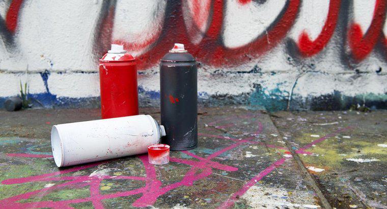 ¿Cuáles son los efectos secundarios de la inhalación de humos de pintura en aerosol tóxicos?