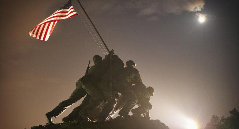 ¿Cuántas personas murieron en la batalla de Iwo Jima?