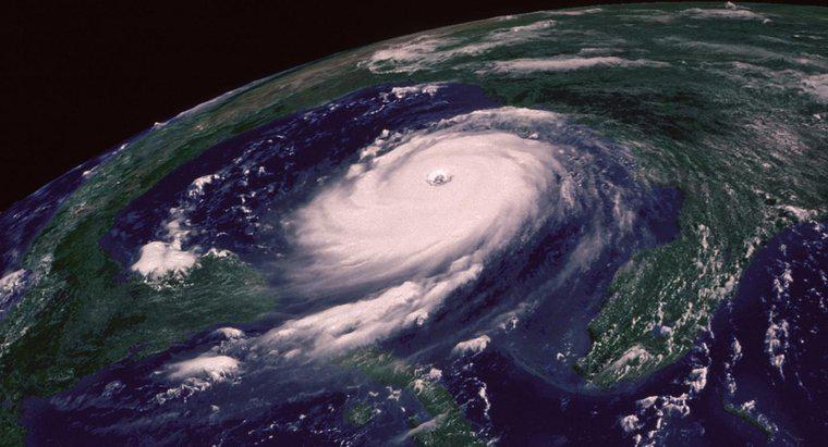 ¿Qué camino tomó el huracán Katrina?