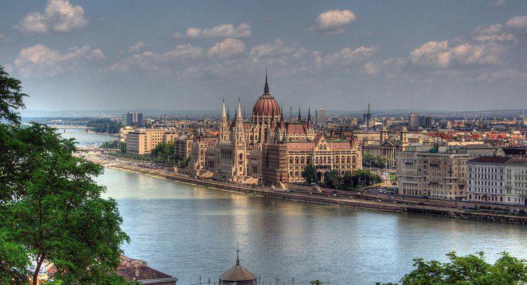 ¿A través de qué países fluye el río Danubio?