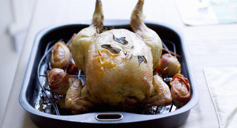 ¿Cómo se hornea un pollo entero?