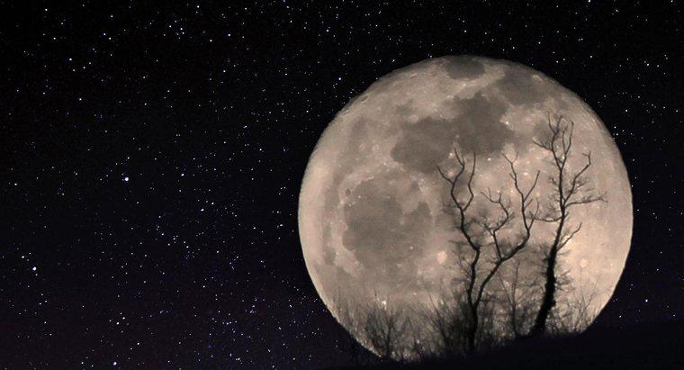 ¿Por qué el mismo lado de la luna siempre se enfrenta a la Tierra?