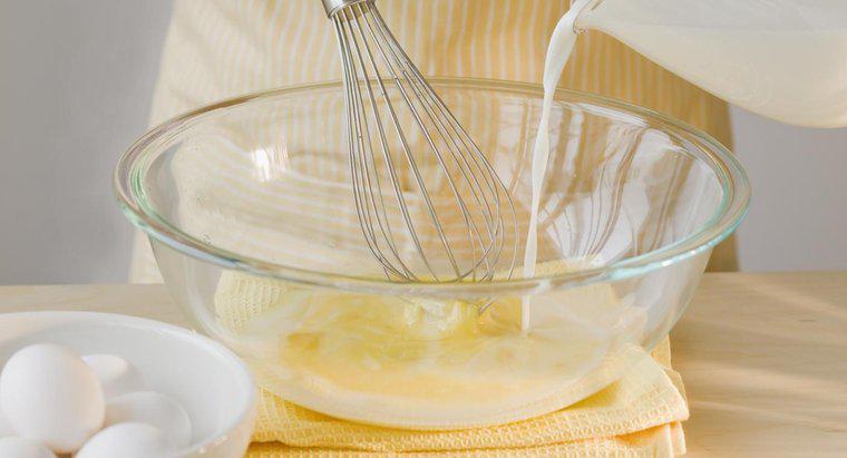 ¿Se puede sustituir el suero de mantequilla por crema agria?
