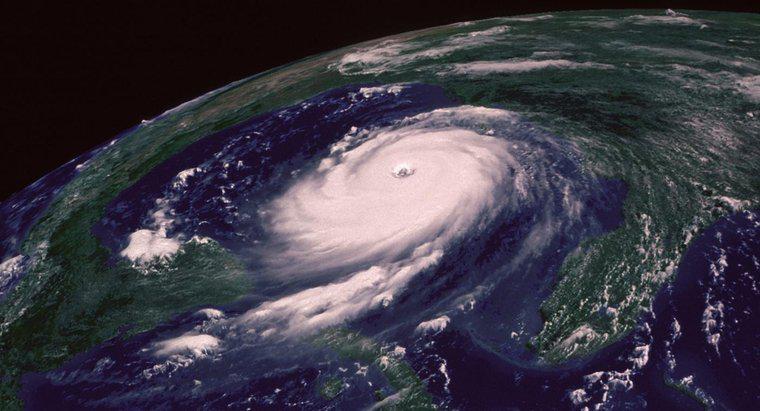 ¿Cómo se proyectan las rutas de los huracanes?