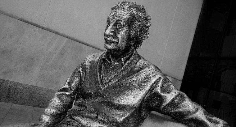 ¿Qué contribuyó Albert Einstein al mundo?