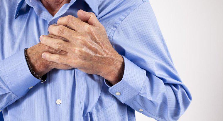 ¿El dolor de espalda y pecho simultáneo indica un ataque al corazón?
