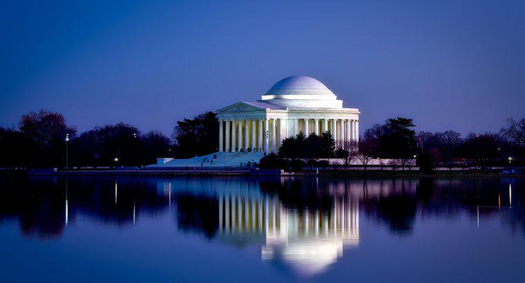 ¿Qué información se encuentra en una guía de viajes de Washington, D.C.?