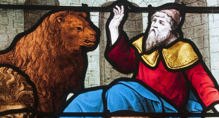 ¿Cuáles son algunos de los usos simbólicos de los Leones en la Biblia?