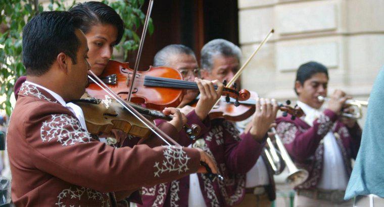 ¿Qué instrumentos son tradicionales para una banda de mariachi?