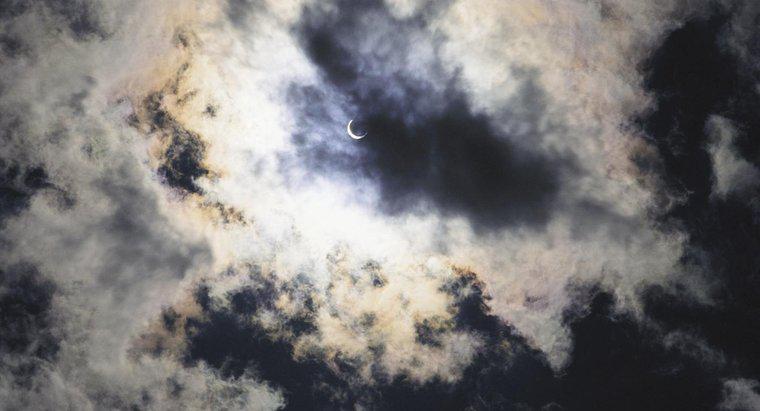 ¿Cuál es la diferencia entre un eclipse solar y lunar?