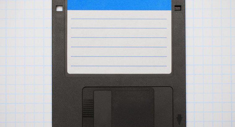 ¿Cuál es la capacidad de almacenamiento de un disquete?