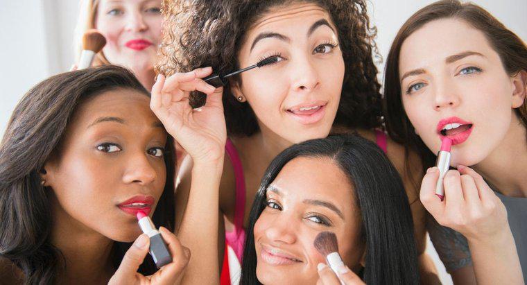 ¿Cuáles son algunas marcas de maquillaje recomendadas por dermatólogos?