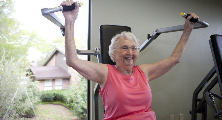 ¿Cuál es la frecuencia cardíaca normal para una mujer de 70 años después de un ejercicio moderado?