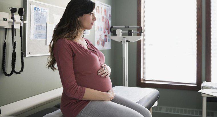 ¿Cuáles son algunos signos tempranos comunes del embarazo?