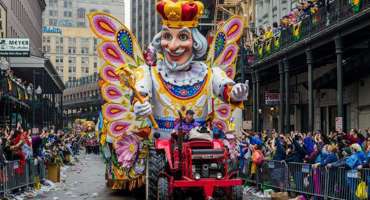 ¿Cuándo fue el primer desfile del carnaval en Nueva Orleans?