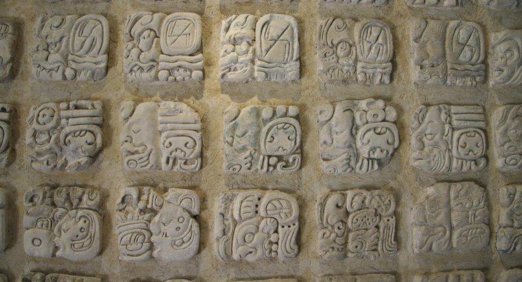 ¿Cuáles fueron los tres logros principales de la civilización maya?