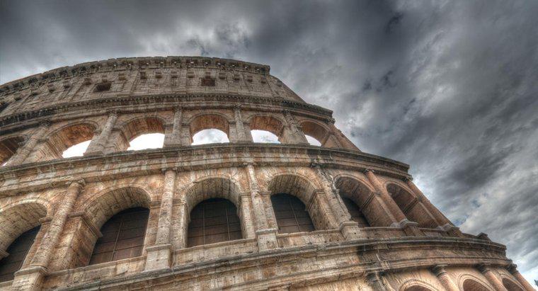 ¿Qué materiales se utilizaron para construir el Coliseo?