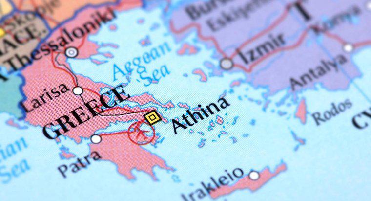 ¿Qué cuatro países limitan con Grecia?