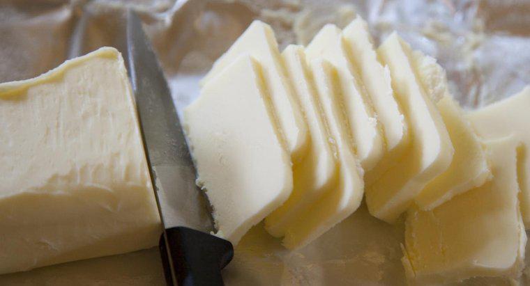 ¿Qué es 1/4 de libra de mantequilla igual en tazas?