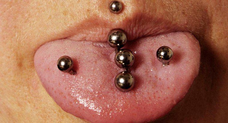 ¿Qué son las "picaduras de veneno" en los piercings?