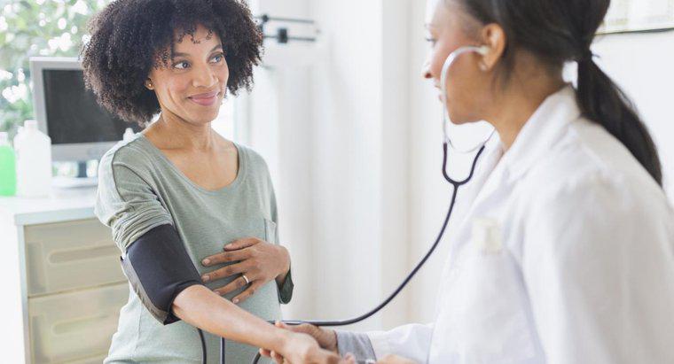 ¿Qué debe hacer para la presión arterial alta?