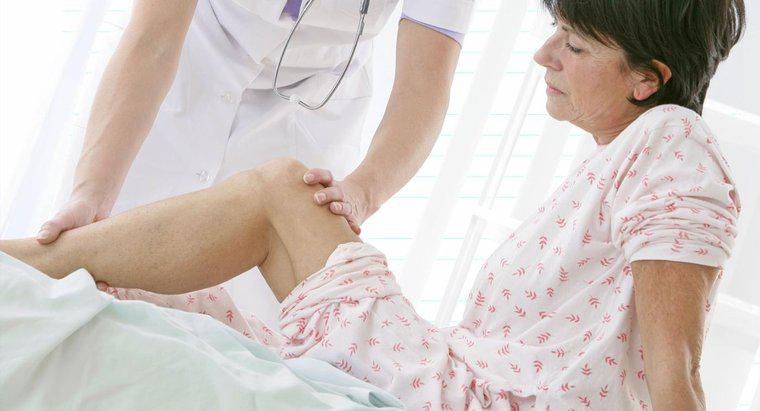 ¿Qué puede causar dolor óseo en las piernas?