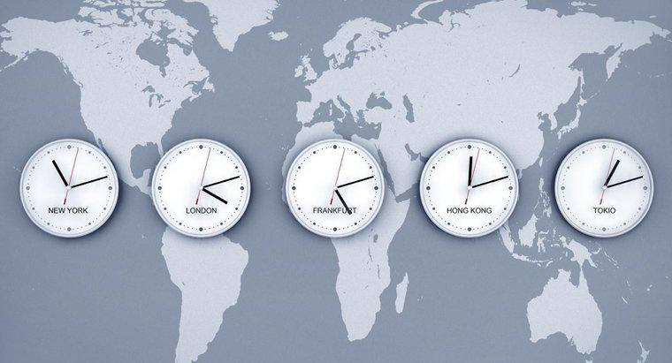 ¿Cuál es la diferencia horaria entre GMT y EST?