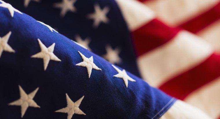 ¿Cuáles son algunas reglas para mostrar una bandera de los Estados Unidos?