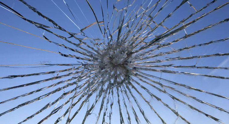 ¿Cuál es la forma correcta de arreglar vidrio roto?