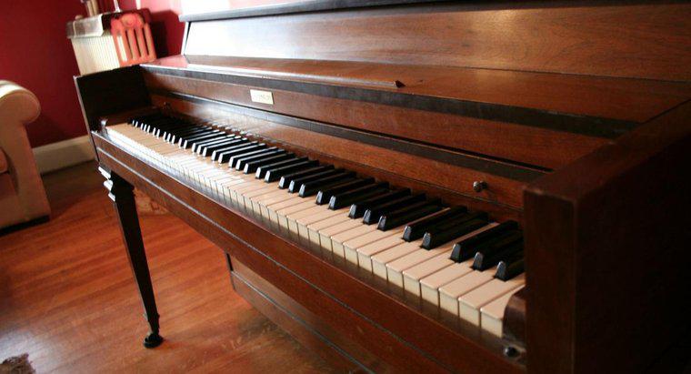 ¿Cuál es el peso promedio de un piano de spinet?