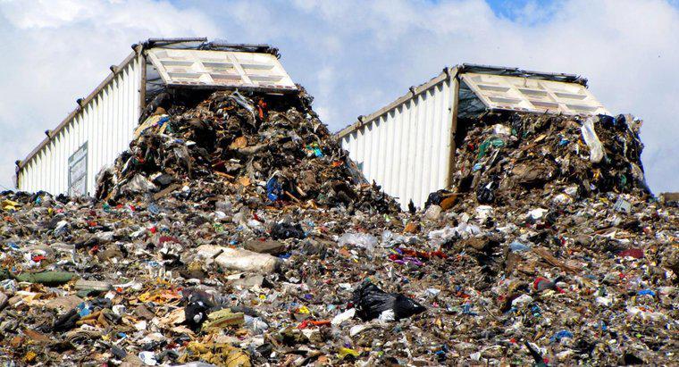 ¿Cuáles son los problemas con el enterramiento de residuos en vertederos?