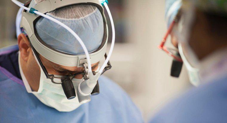 ¿Cuáles son los riesgos de tener una cirugía de válvula cardíaca?