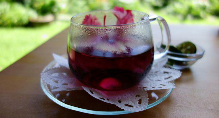 ¿Cuáles son algunos beneficios para la salud de beber té de hibisco?