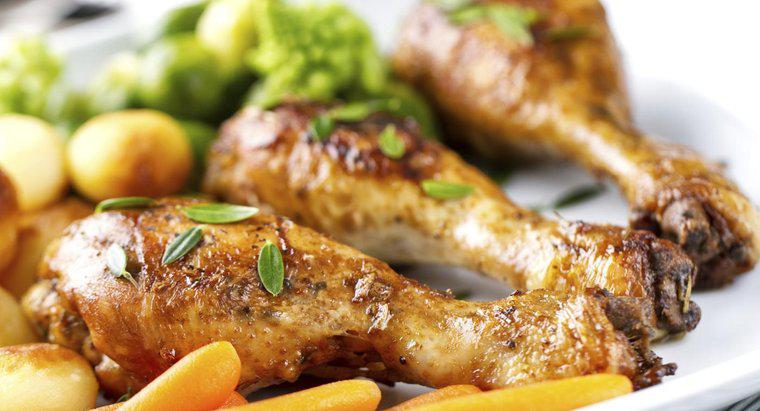 ¿Qué es una receta para los muslos de pollo al horno?