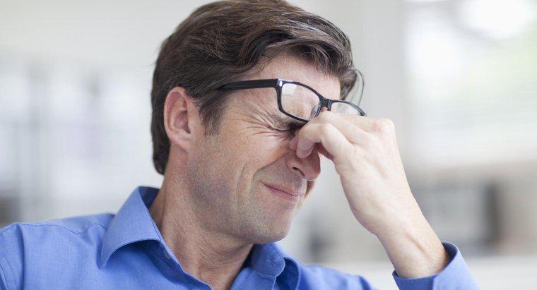 ¿Cuáles son algunas causas de dolores de cabeza constantes?
