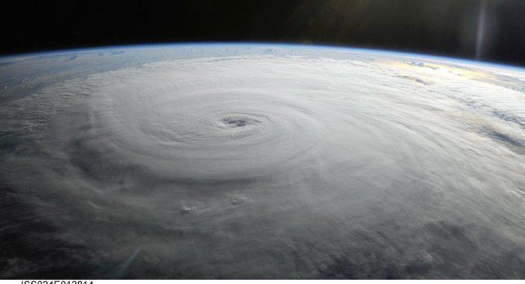 ¿Qué tan grandes son los huracanes?