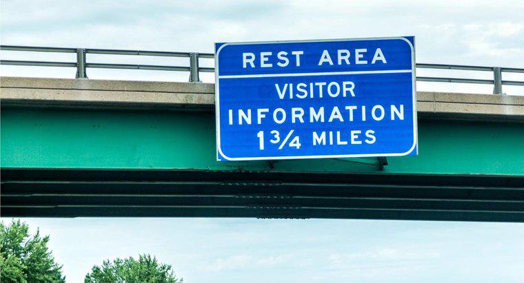 ¿Cuántas paradas de descanso se requieren en las autopistas interestatales?