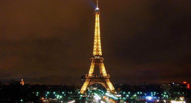 ¿Dónde está ubicada la Torre Eiffel?