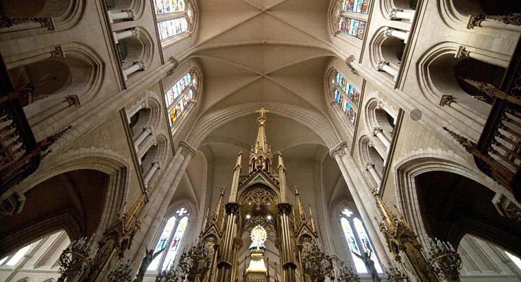 ¿Cuál es la diferencia entre un techo abovedado y un techo de catedral?