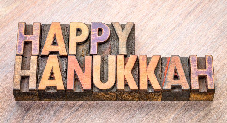 ¿Qué debe alguien escribir en una tarjeta de Hanukkah?
