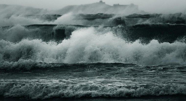 ¿Cómo se forman las olas del mar?
