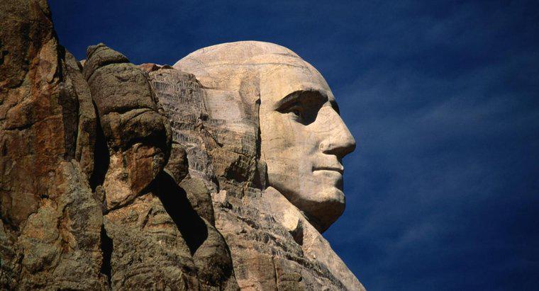 ¿Qué precedentes fueron establecidos por George Washington?