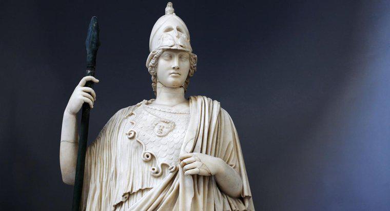 ¿Qué vestía la diosa griega Atenea?