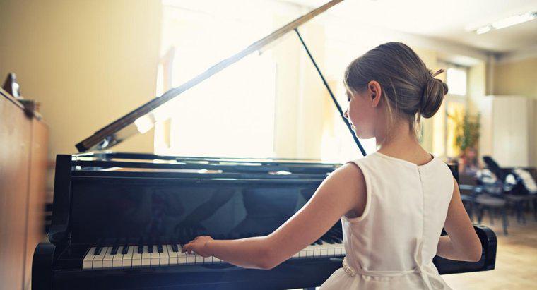¿Cómo determina la edad de un piano a través de su número de serie?