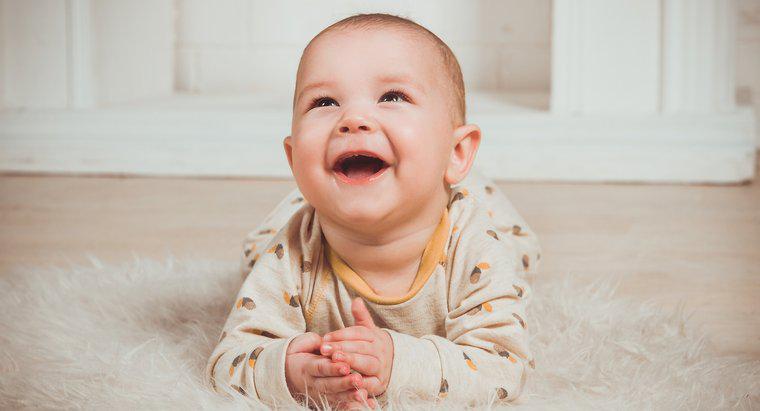 ¿Cuándo los bebés obtienen dientes?